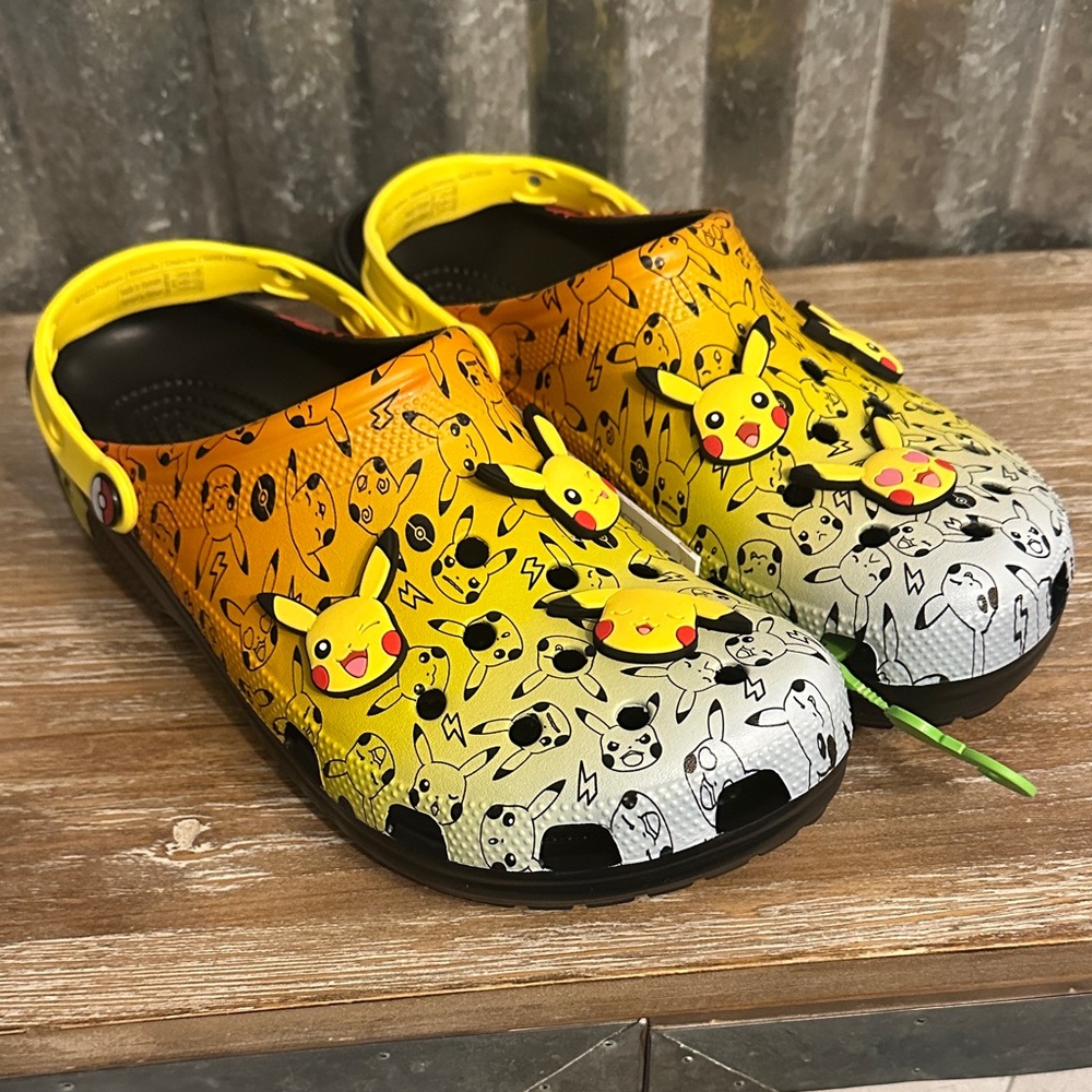 NWT CROCS X Pokemon Pikachu Classic Clog w/ Jibbitz Mens Size 11